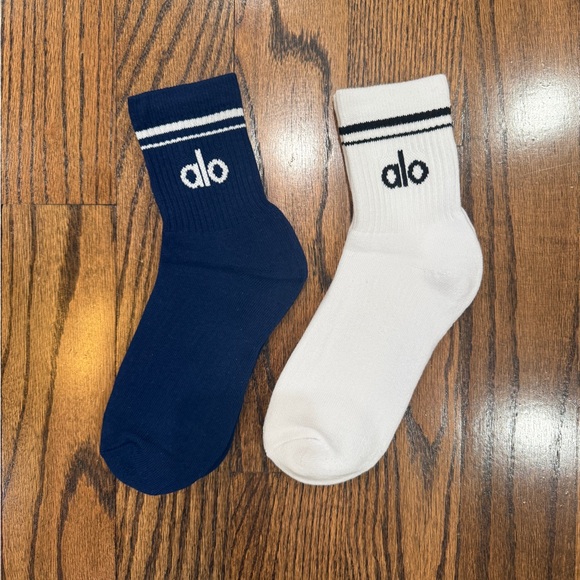 ALO Yoga Accessories - Alo Throwback socks 2 pairs brand new